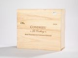 la caisse en bois est vide et prête à être remplie de vin