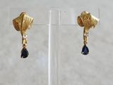 boucles d'oreilles plaquées or, ornées d'une pierre bleue et d'une feuille d'or