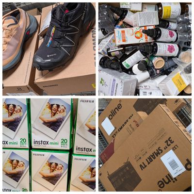 de nombreuses photos différentes de chaussures et d'autres articles dans un magasin