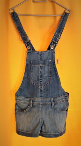 Jean Paul GAULTIER Jean’s – Jolie salopette short en jean, bouton...