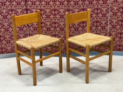 two chairs that are next to each other on the floor
