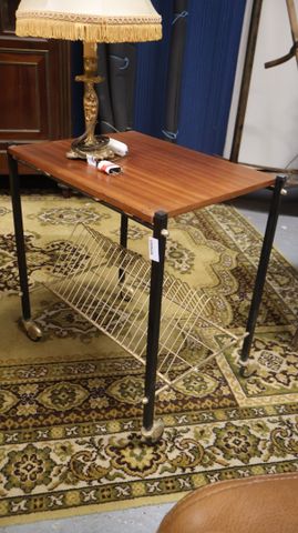 Vintage : petite table range disques sur roulettes