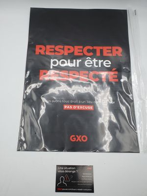 Lot de 2 - GXO - Cet ensemble comporte une affiche accompagn…