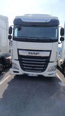 a white truck that is parked in a parking lot