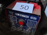 une petite machine posée sur le sol