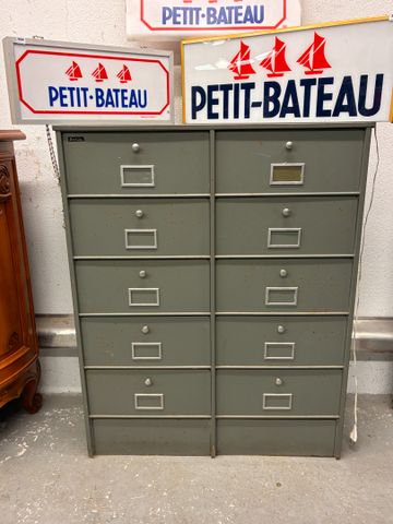 Meuble à clapets en métal ouvrant à 10 tiroirs H : 107 x 84 x 30h