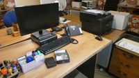 - 1 Bureau "ministre" en bois vers 1950 (photo 4)