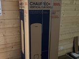 une boîte en carton posée sur une autre boîte en carton