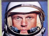 la couverture du magazine Life présentant l'album personnel de l'astronaute John Glenn