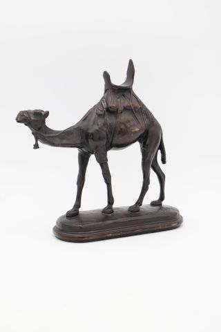 D'après Antoine - Louis BARYE (1796-1875) « Dromadaire ». Bronze ...
