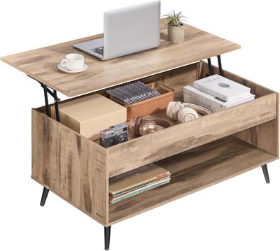 une photo d'une table en bois sur laquelle est posé un ordinateur portable