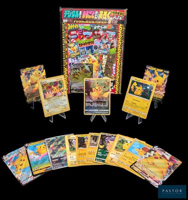 Une collection de cartes à collectionner Pokémon est exposée sur un fond noir.