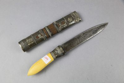 two knives are sitting next to each other on a table