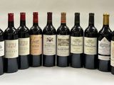 six bouteilles de vin sont alignées sur une table