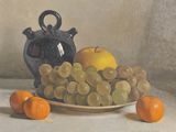 une peinture représentant des raisins et des oranges dans une assiette