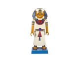 une figurine en bois représentant un pharaon égyptien