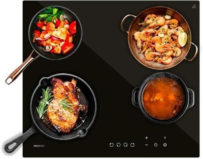quatre casseroles sur une plaque de cuisson noire