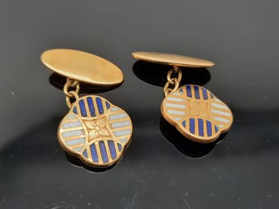 une paire de boutons de manchette en or et émail, à rayures bleues et blanches