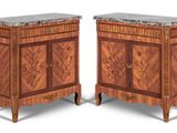 paire de commodes à plateau en marbre de style Louis XVI
