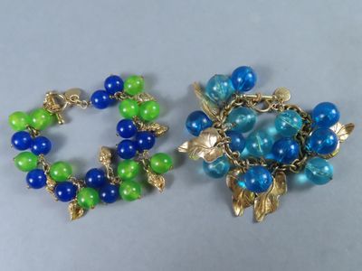 paire de bracelets en perles bleues et vertes ornés de feuilles