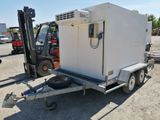 une photo représentant des petites toilettes portables montées sur une remorque