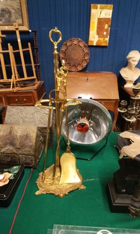 Nécessaire de cheminée et ancien chauffage de salle de bain de ma...