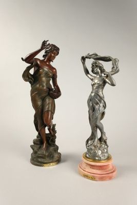 paire de figurines anciennes en bronze représentant une femme et un homme
