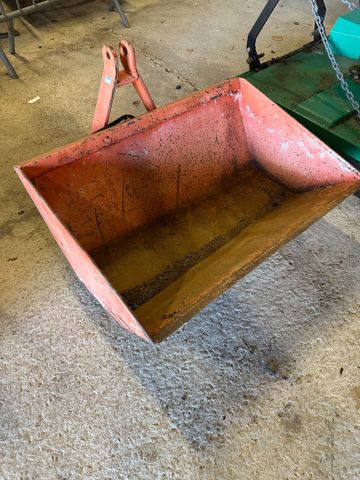 Petit godet hydraulique sur trois points