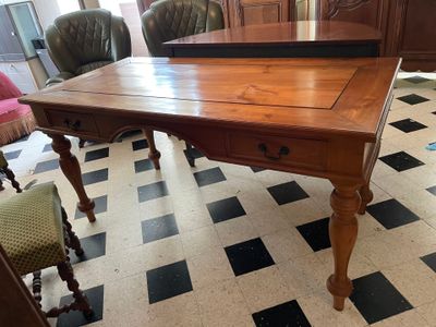a table with a mirror on top of it in a room