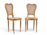 paire de chaises d'appoint à dossier en rotin de style Louis XVI