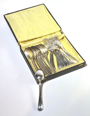 CHRISTOFLE.  Partie de ménagère en métal argenté à décor géométrique.  - Photo 1