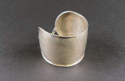 Bracelet en argent. Poids 56 g.