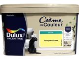 un gros plan sur un pot de peinture sur lequel figure un chat