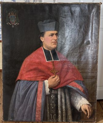 un vieux tableau représentant un homme tenant une croix à la main
