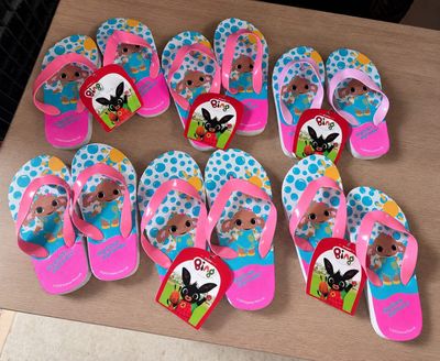 plusieurs paires de tongs roses flop flop flop flop flop flop flop flop flop flop flop flop flop flop flop flop