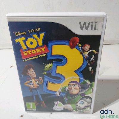 un gros plan sur un jeu Wii dont la jaquette représente « Toy Story 3 »