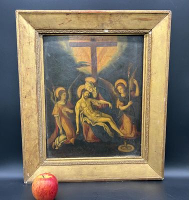une image représentant un tableau de Jésus sur la croix avec une pomme rouge