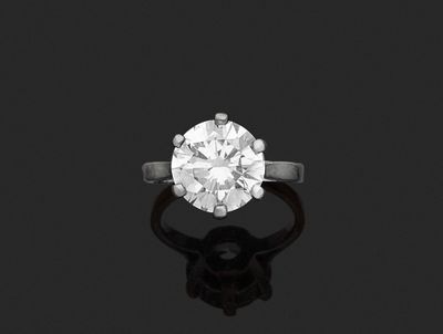 une bague en diamant à une seule pierre, par van cleef