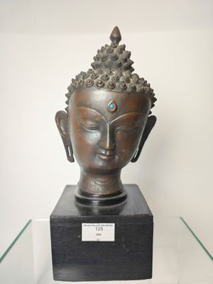 Laos : TÊTE DE Bouddha EN Bronze PatinÉ.
