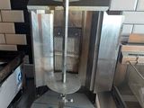 une machine posée sur le comptoir d'une cuisine