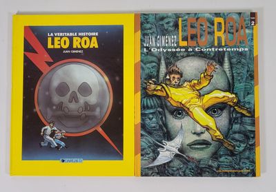 deux livres posés sur une table, dont la couverture représente un homme en costume jaune et un crâne