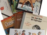 un grand nombre de livres posés sur une table