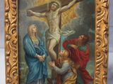 une vieille peinture représentant Jésus sur la croix avec d'autres personnes