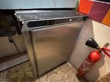 un extincteur dans un coin de la cuisine
