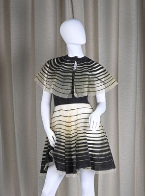 FENDI Robe courte à fines bretelles en tulle crème tirant su… - Photo 1