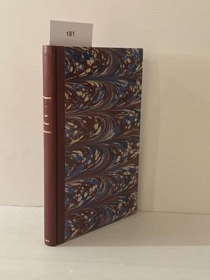 un livre posé sur une table
