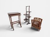 trois chaises en bois et une table posée sur un sol blanc