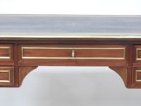 Bureau de style Louis XVI en acajou et placage d'acajou fonc… (photo 3)