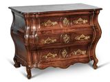 la commode est en bois et possède un plateau en marbre