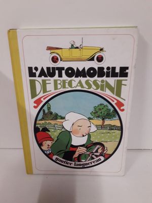 un livre sur lequel figure la photo d'une vieille dame au volant d'une voiture